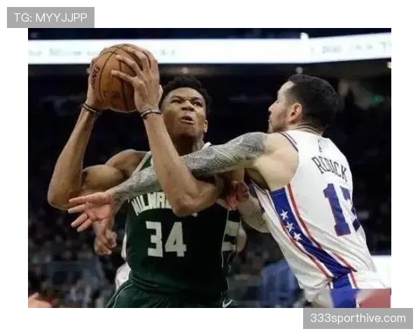 NBA带球撞人规则详解：如何界定进攻与防守犯规？